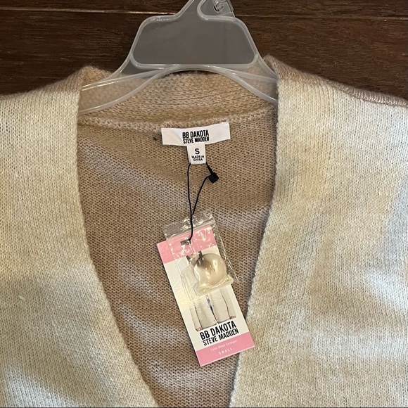 Bb Dakota Cardigan NWT - Picture 2 of 3